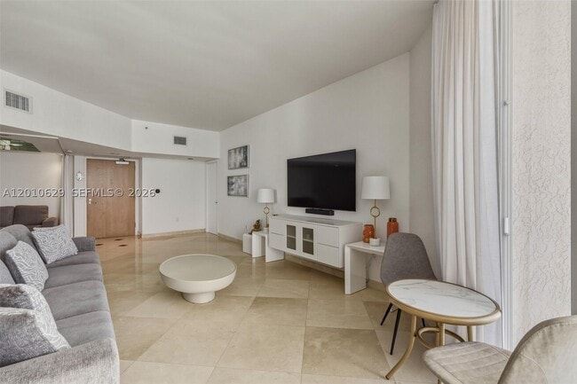 Building Photo - 16445 Collins Ave