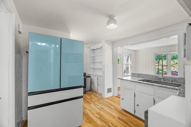 Building Photo - 567 Poplar St