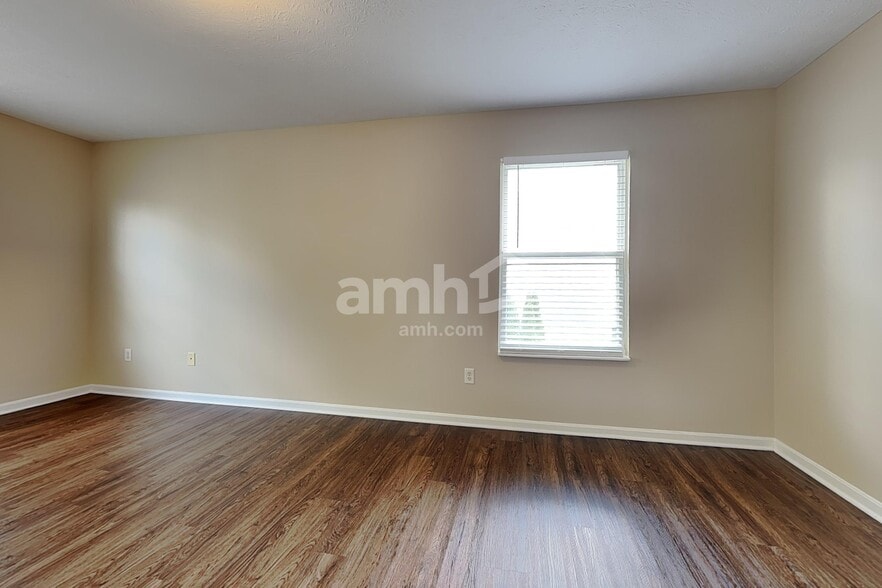 Building Photo - 700 Thornton Dr