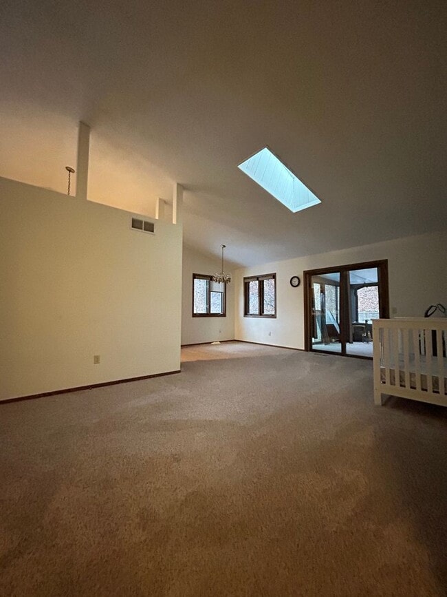 Building Photo - 2 BedroomApartment on Southside