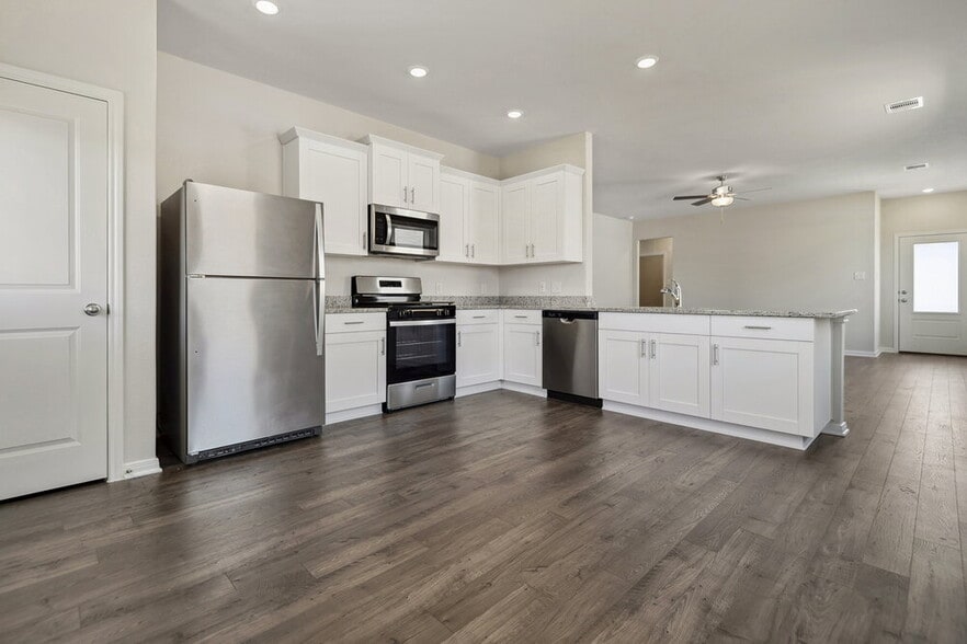 Building Photo - 15642 Plum Brk Dr