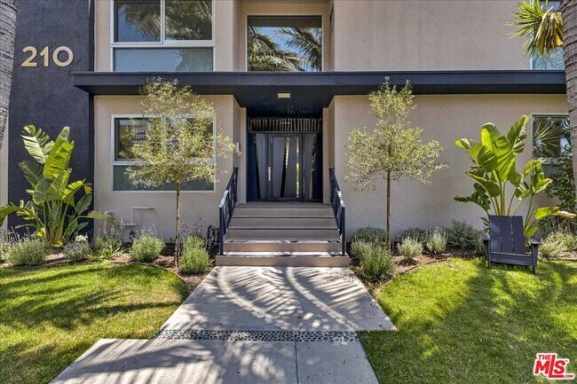 Building Photo - 210 S Hamilton Dr