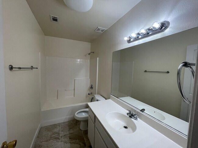 Building Photo - Apple Valley Home in The Vineyards- 3 Bedrooms, 2 Bathrooms, 2 Car Garage, New Flooring