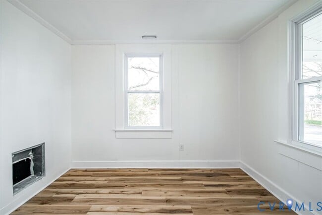 Building Photo - 1609 Buren St