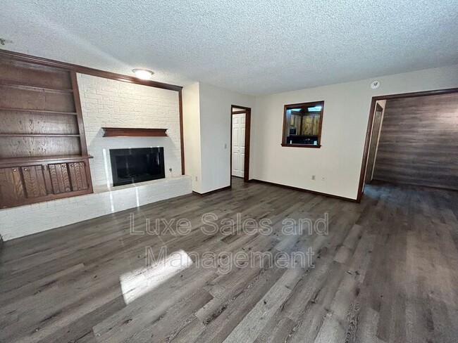 Building Photo - 1307 Summerton Pl
