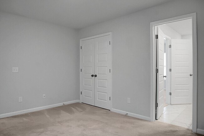 Building Photo - 5 Bedroom, 3.5 Bath, Beautiful Summerville Home, Master on Main