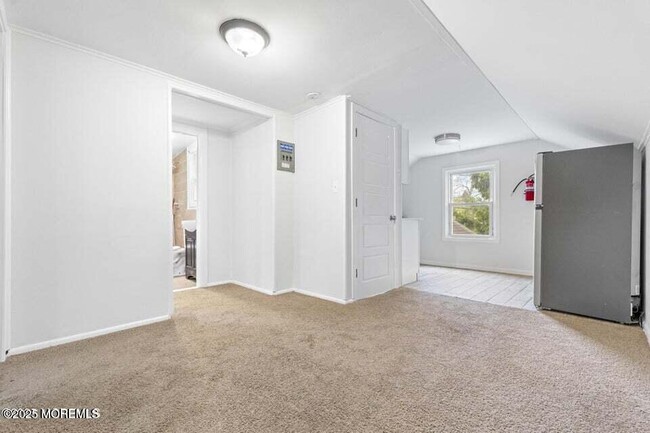 Building Photo - 207 Oakwood Ave