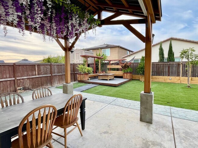 Building Photo - 4 Bedroom Single Family Home in Elk Grove