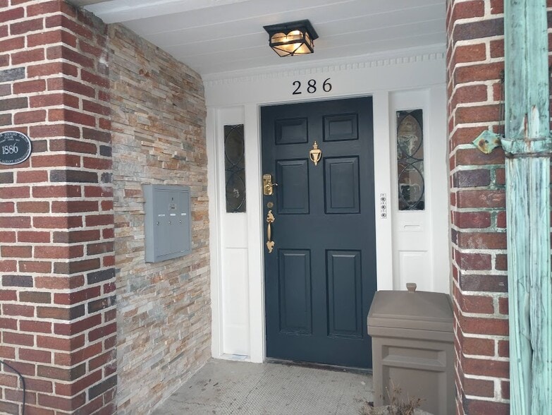 Building Photo - 286 Western Ave