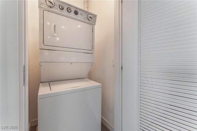 Building Photo - 200 Hoover Ave