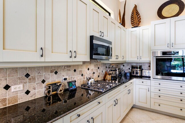 Building Photo - 6700 Fox Hollow Dr