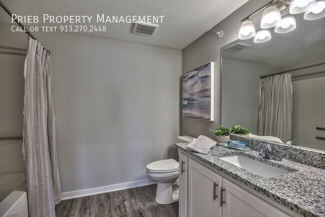 Building Photo - 12321 S Chelsea St