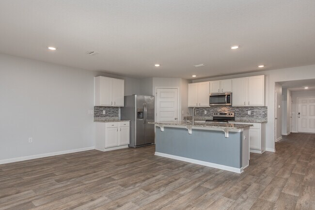Building Photo - 7486 Oak Lake Blvd