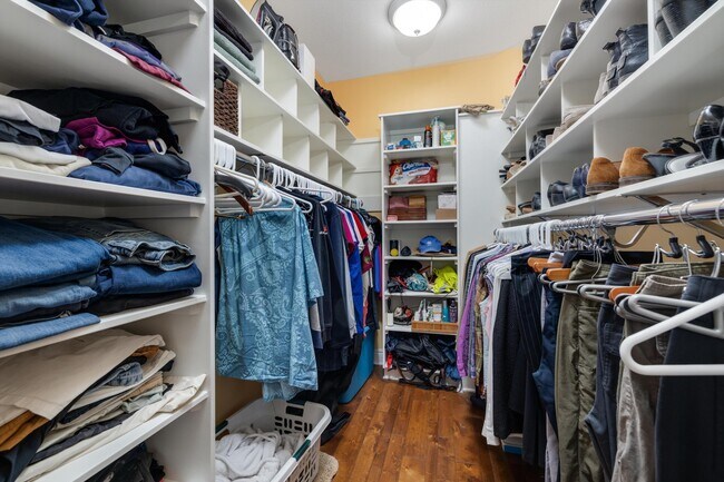 Building Photo - 7040 Royal Villa Ct