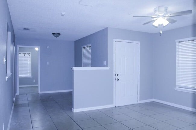 Building Photo - 412 Hollandale Cir