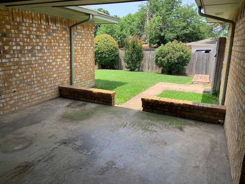 Building Photo - 1707 Chisolm Trail