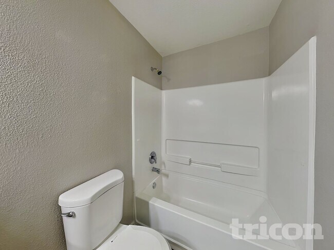 Building Photo - 1405 Bluestem Dr