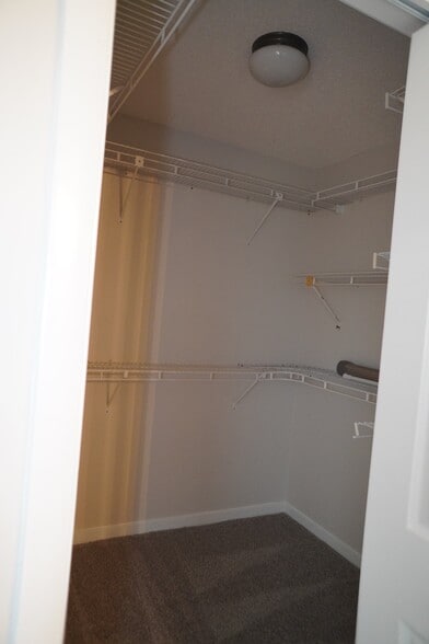 Building Photo - 1133 Oakcrest Dr