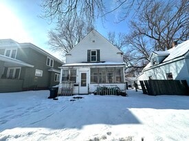 Building Photo - 1505 Leer St