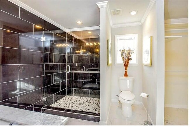 Building Photo - 2783 Meadowview Dr SE