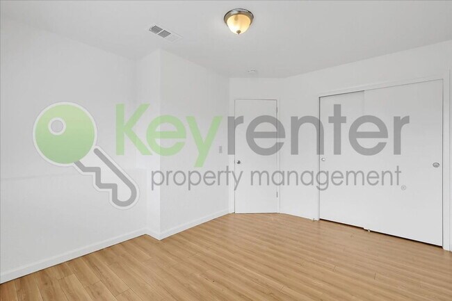 Building Photo - 10 Dempster Ct