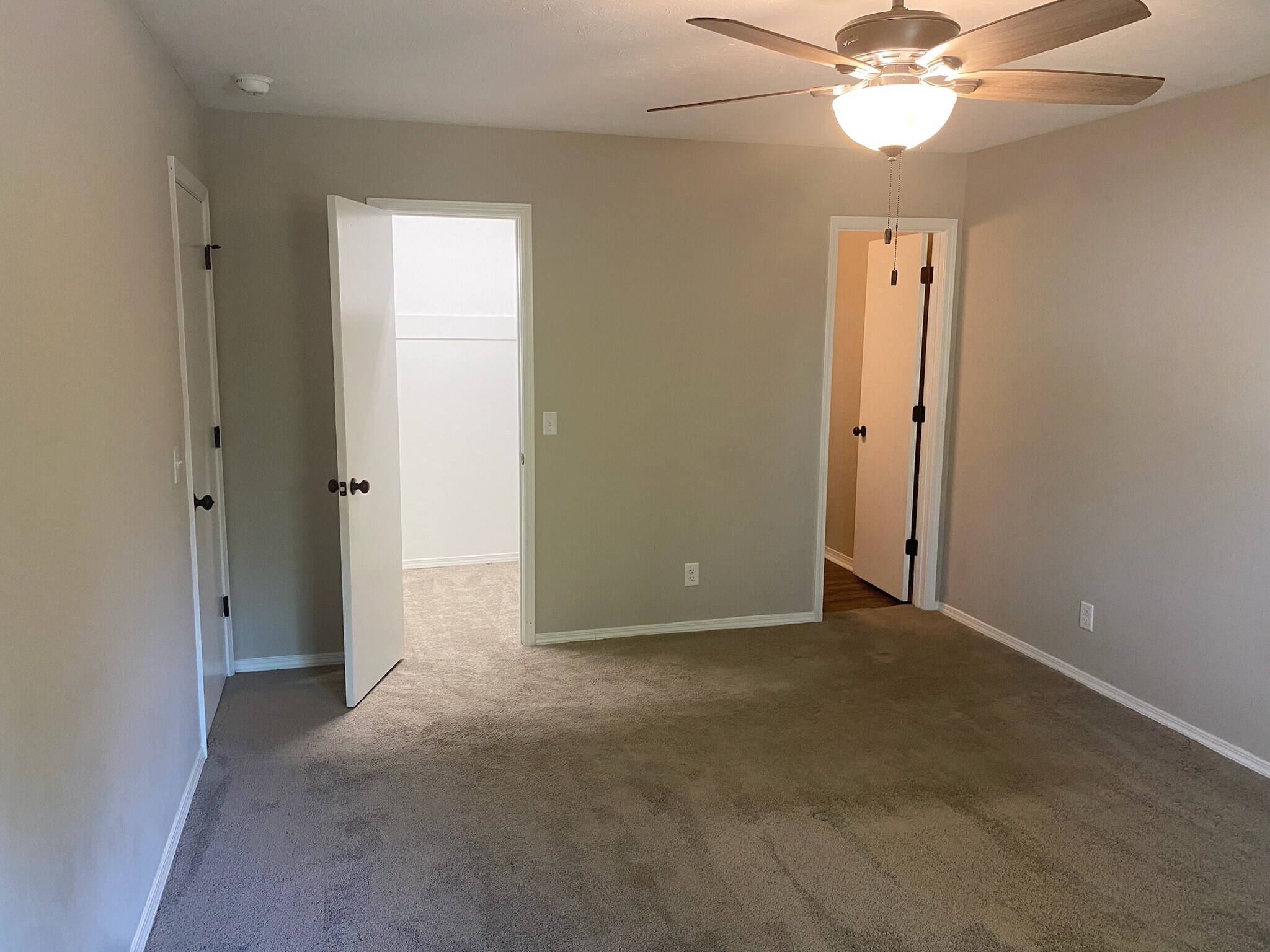 Master Bedroom - 36 W Paris St