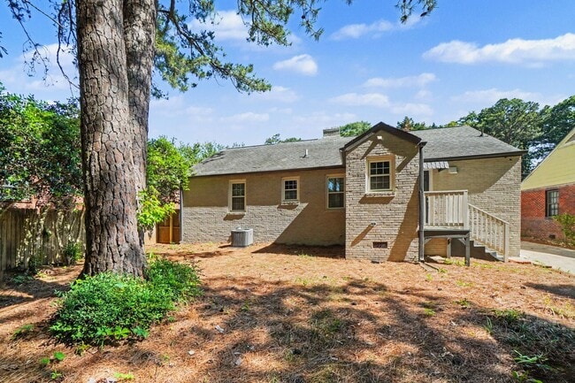 Building Photo - 490 Lynnhaven Dr SW