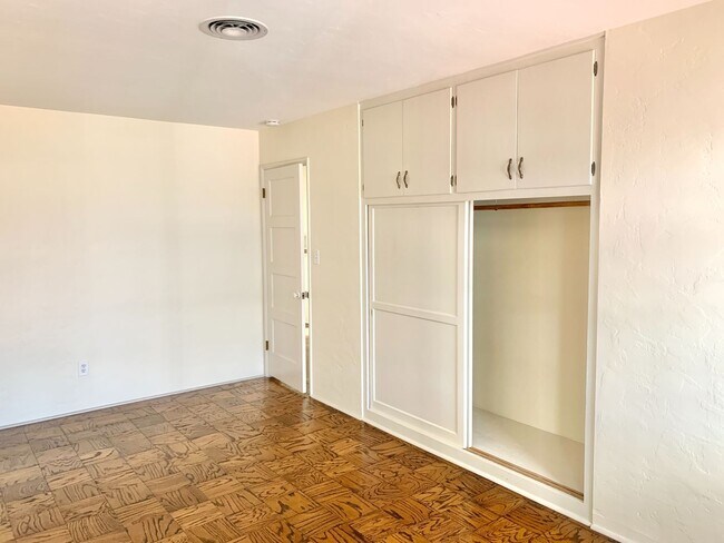Building Photo - 140 G Ave