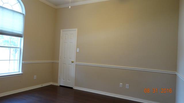 Building Photo - 8026 Palisades Dr