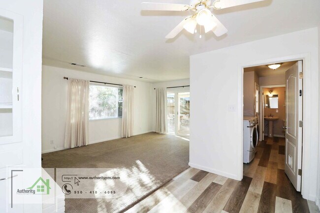 Building Photo - 2202 Canal Dr