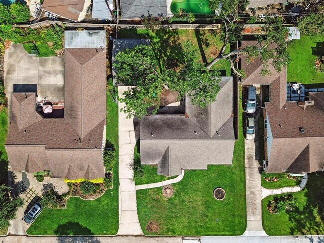 Building Photo - 2034 Millwood Dr