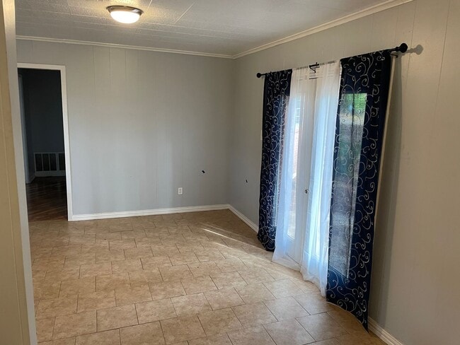 Building Photo - 1301 Manor Pl