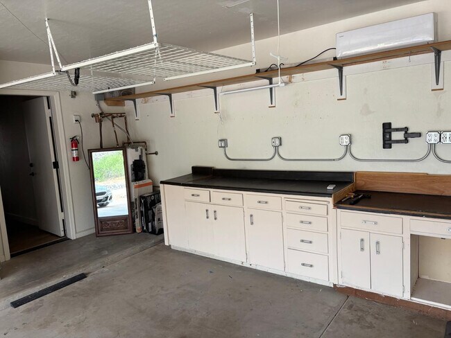 Building Photo - 43003 N Old Mine Rd