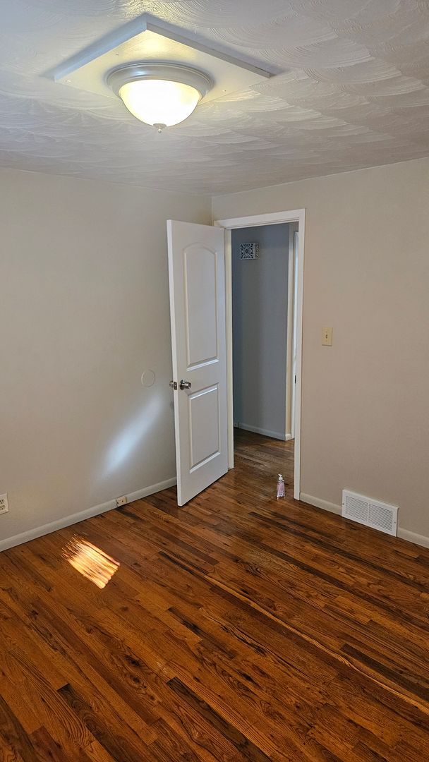 Building Photo - Cute 2 Bedroom Duplex in the Heart of Love...