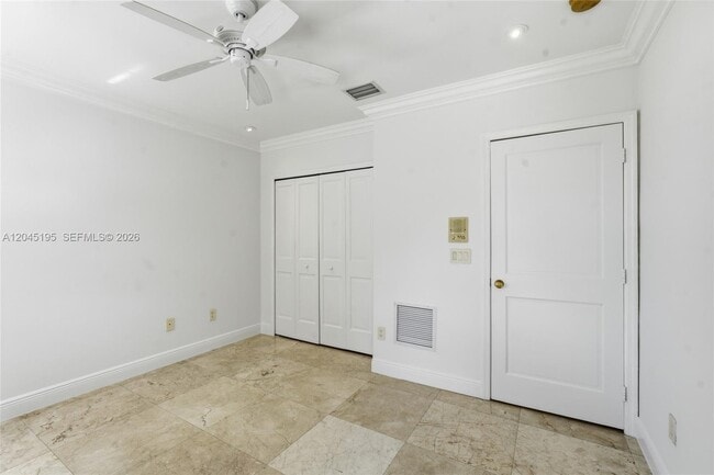 Building Photo - 592 Fernwood Rd