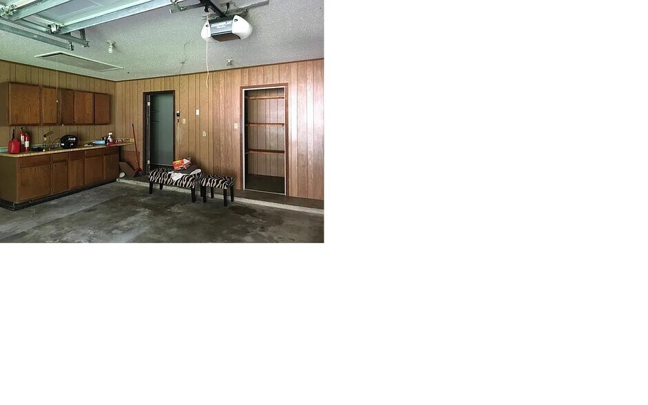 garage to laundry & storage room - 10980 Forest Gln
