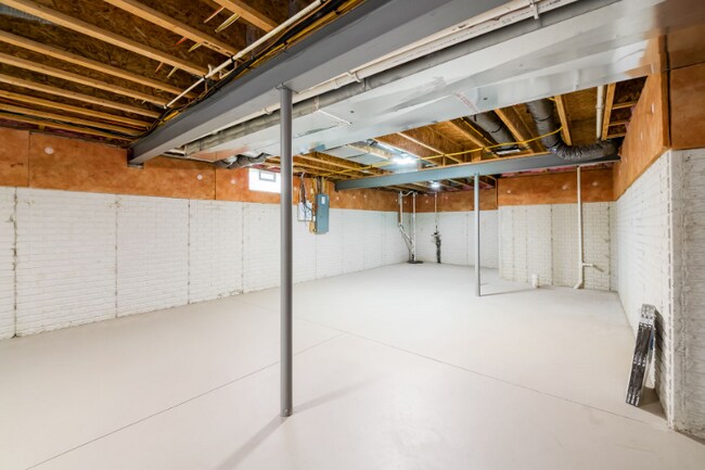 Building Photo - 8865 Sweetshade Dr