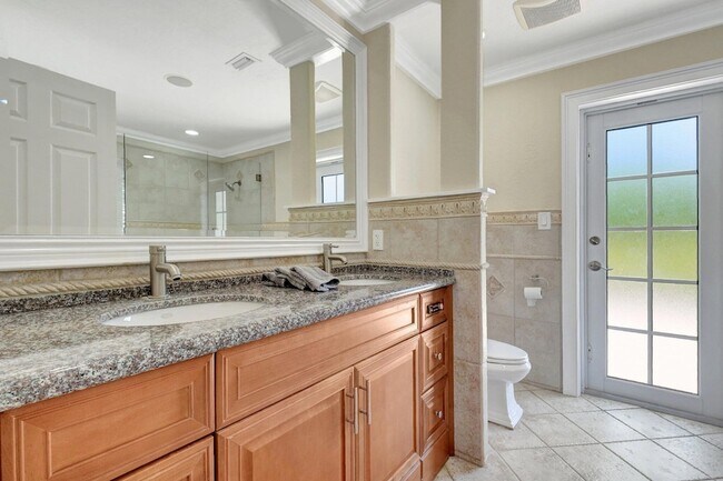 Building Photo - 4610 Pine Tree Dr