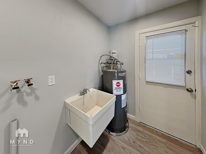 Building Photo - 2009 W Newcastle Cir