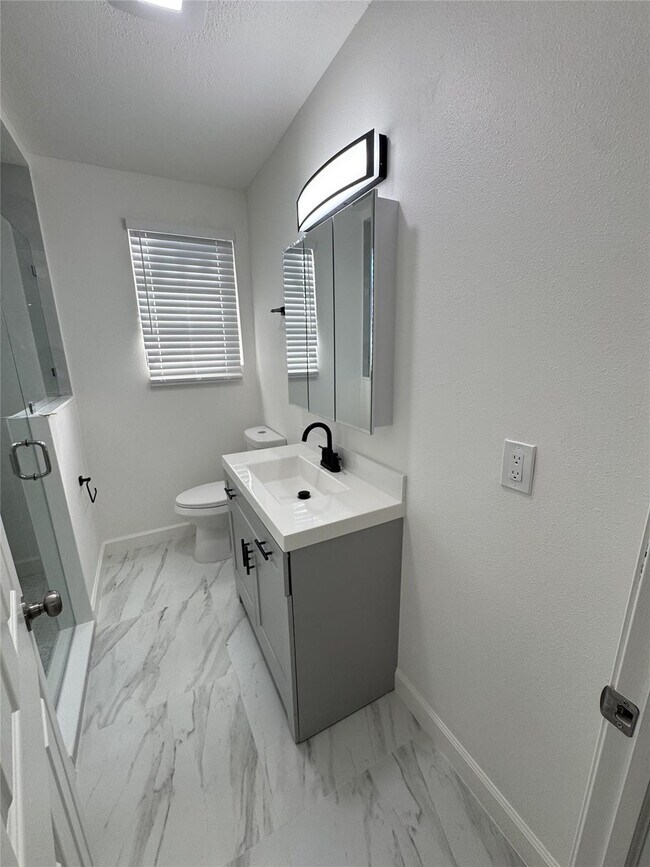 Building Photo - 909 36th St