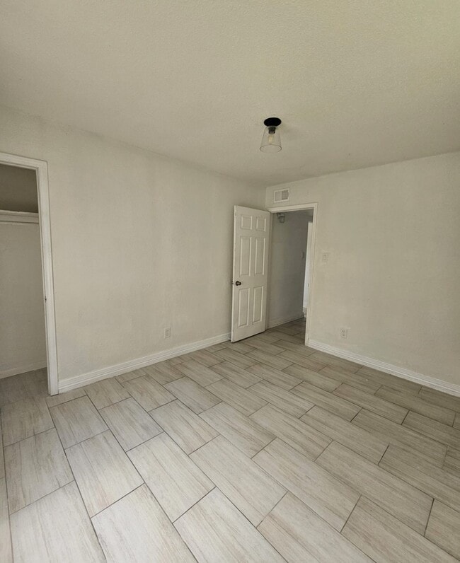 Building Photo - 3829 Mt Pleasant St