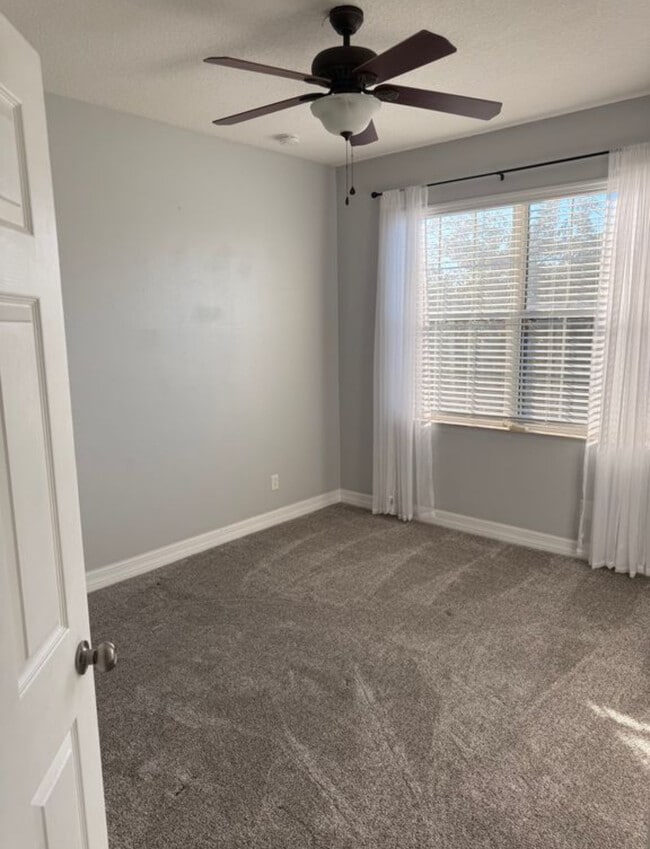 Building Photo - 531 Hedgewood Dr