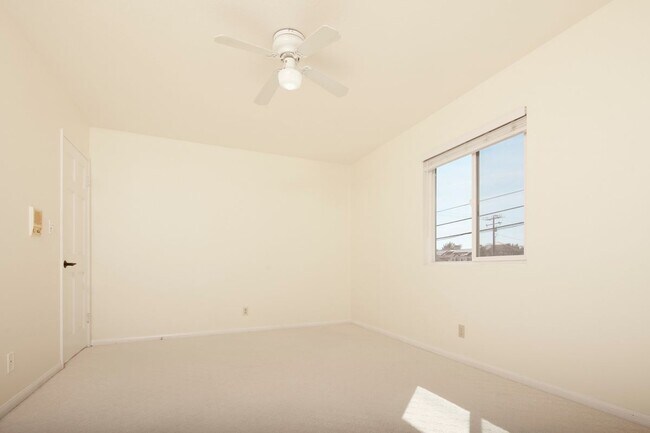 Building Photo - 1430 Lovell Ave