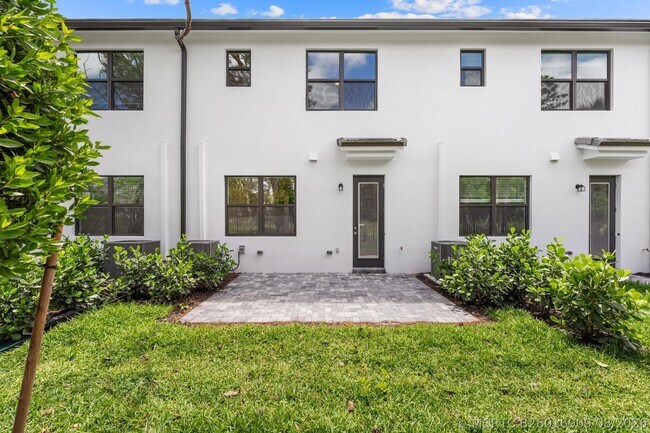 Building Photo - 4315 Efendi Dr