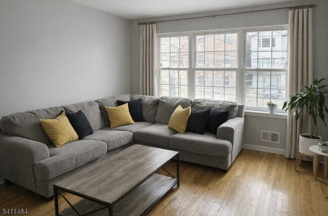 Building Photo - 1031 E Grand St