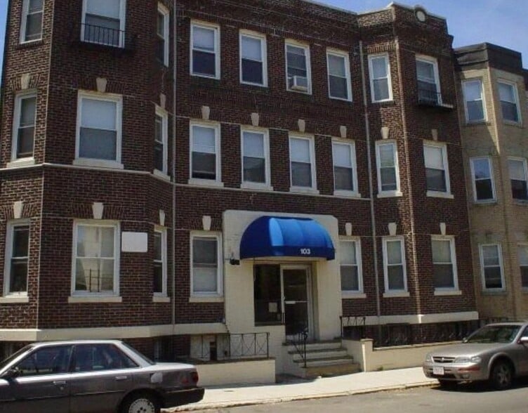 Building Photo - 92 Gordon St