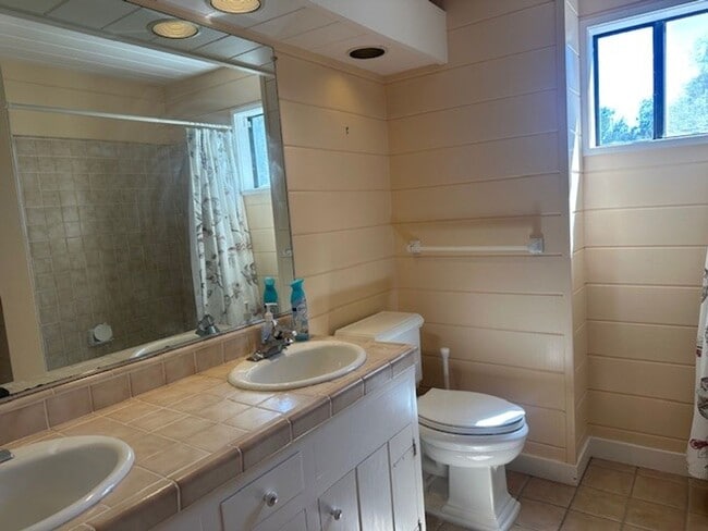 Building Photo - Historic Home On Huge Lot With Swimming Po...