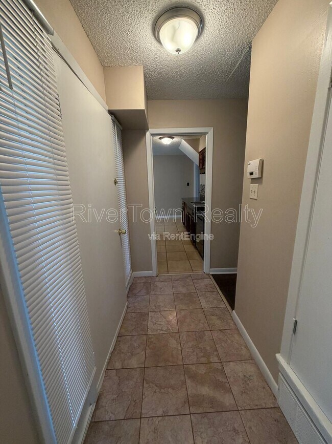 Building Photo - 5303 Sunray Dr