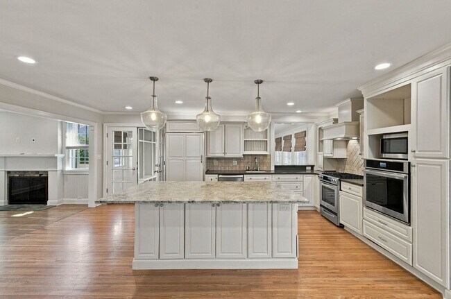 Building Photo - 2023 Galbraith Dr