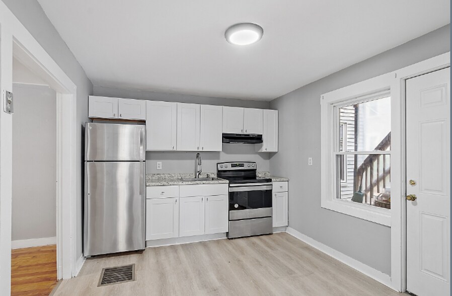 Building Photo - 535 Wilson St